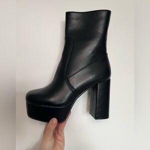 LAMODA Black Heeled Platform Boots